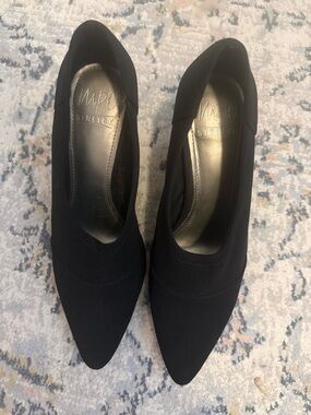 Black Pointed Toe stretch heels 6.5